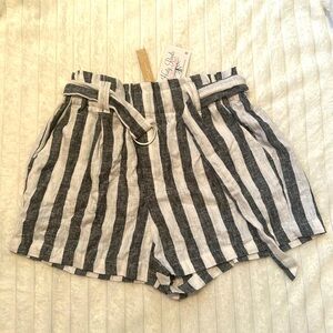 * NWT* Medium women’s linen boutique shorts